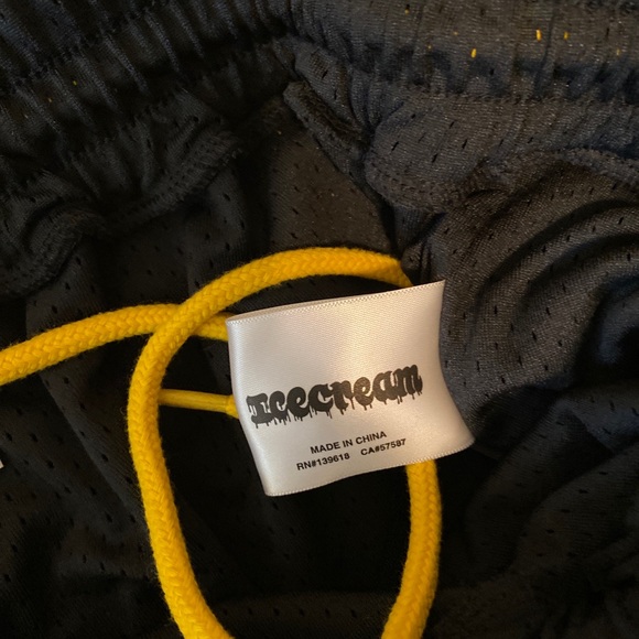 ICECREAM EXCLUSIVE RUNNING DOG BASKETBALL SHORTS - Picture 6 of 10